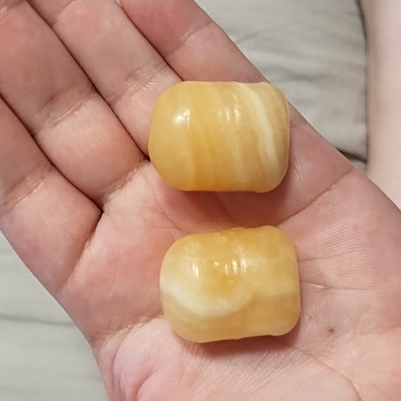 Calcite mini minion carvings - Picture 3 of 4